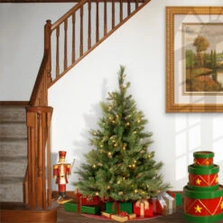 Christmas Central 4.5 Ft. Carolina Pine Tree With Clear Lights -Christmas Central dnat cap3 306 45 2 82563.1631810853